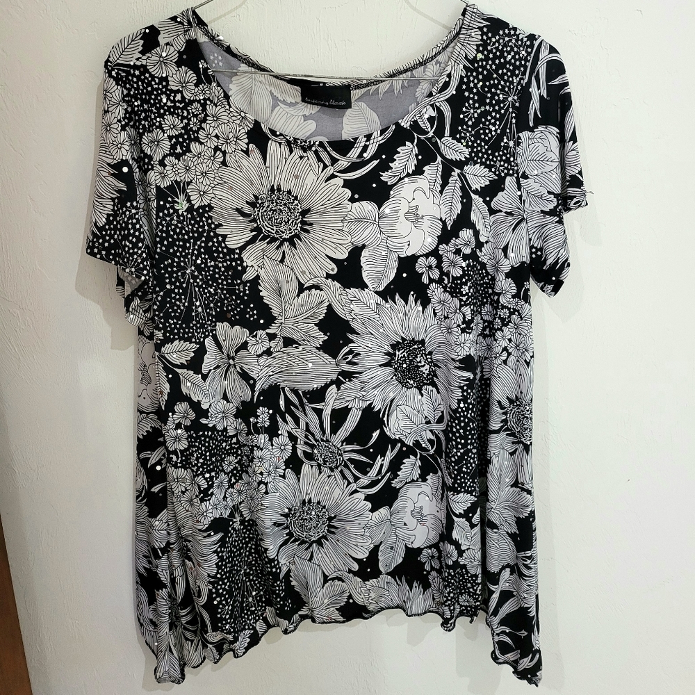 Brittney black medium shirt